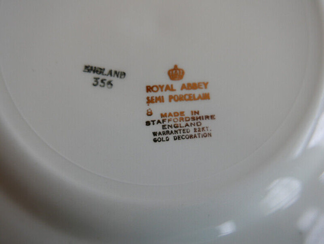 set de vaisselle Royal abbey 22 kt gold dans Art et objets de collection  à Ville de Montréal - Image 3