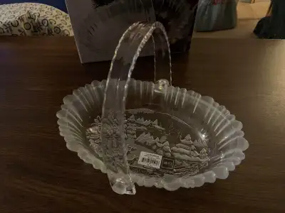 Wine accessories. Includes 2 Wine Drip Rings and 2 Oval Wine Stoppers. New. New Christmas Mikasa Win...