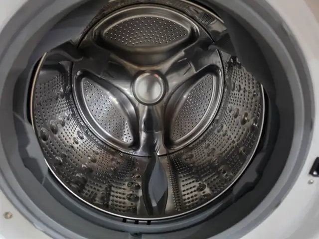LG 27" White Front-Load Stackable Washer / Washing Machine528477341248409602