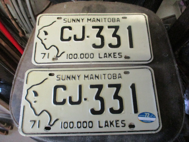 1971 - 1972 MANITOBA CAR PASSENGER LICENSE PLATE PAIR $20.00 in Arts & Collectibles in Winnipeg