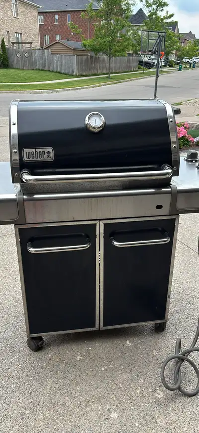 Well working Natural Gas BBQ. Steel grates, three burners, cooks really well. Rust at the bottom and...