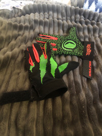 Rawlings Youth size large “Raptor” batting/rugby gloves