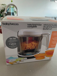 Baby food maker. Lightly used, comes with box.