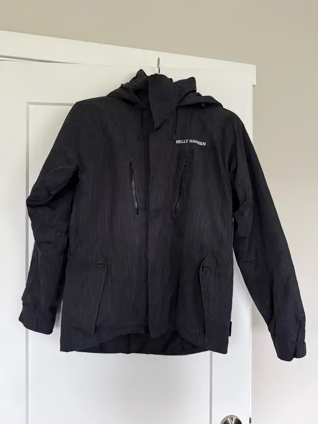 Helly Hansen snowboard ski jacket, size small in Men's in Calgary - Image 3