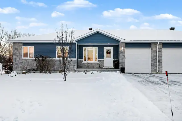 Bungalow in Renfrew 4 bed 2 Full bath!