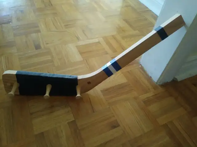 hockey stick wall hanger in Hockey in Markham / York Region - Image 2