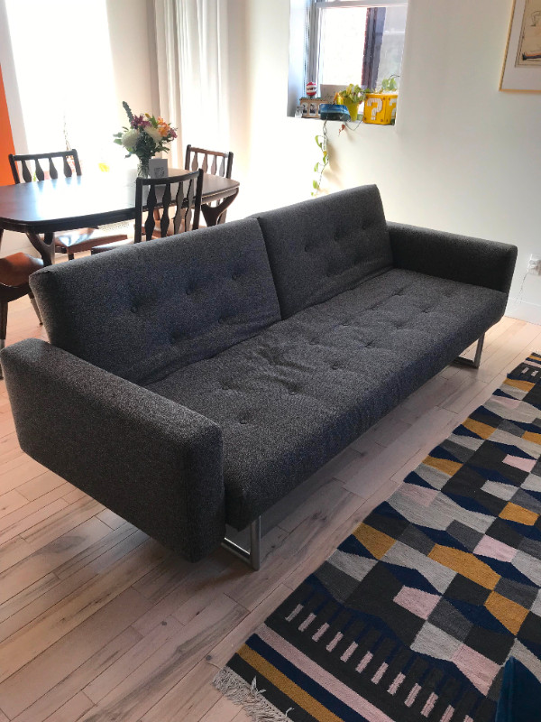 Canapé Urbana gris / Grey Urbana sofa dans Sofas et futons  à Ville de Montréal - Image 2