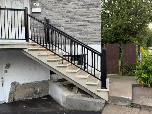 Large 5 1/2 in Ahuntsic