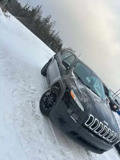 2014 Jeep Cherokee Sport 4wheel drive,works great and great on gas all new Micilean tires on a very...