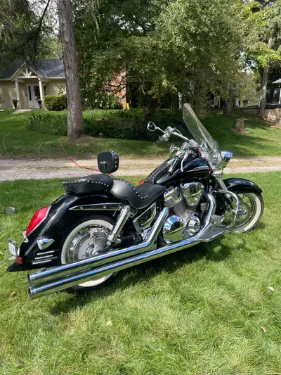 Custom made seats,3" pipes, lots of upgrades and trim original exhaust plus a set of Cobra pipes inc...