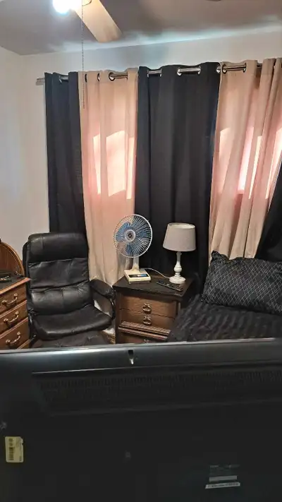 House Share Room Available