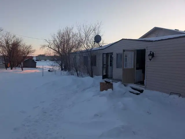 1978 mobile trailer and lots for sale in Houses for Sale in Saskatoon - Image 2