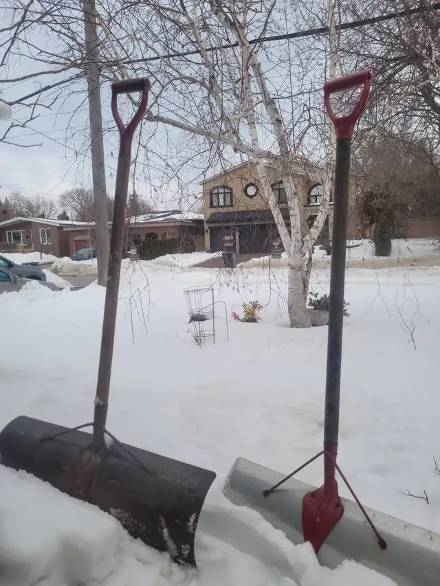 Steel and Aluminum Snow Shovels in Outdoor Tools & Storage in City of Toronto - Image 3