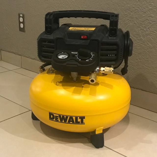 Dewalt pancake air compressor in Power Tools in Ottawa - Image 2