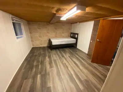 - 650 m distance to either Conestoga or Laurier University in Brantford - Safe Neighborhood - Double...