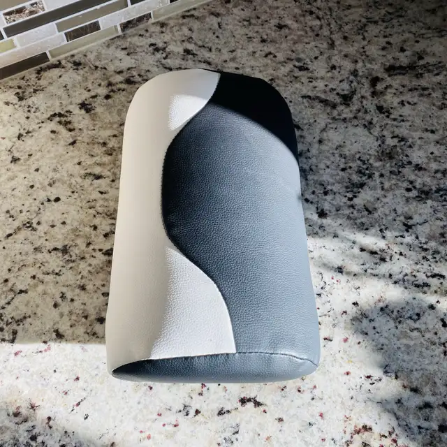 Chair / Motorcycle Backrest in Motorcycle Parts & Accessories in Calgary - Image 3