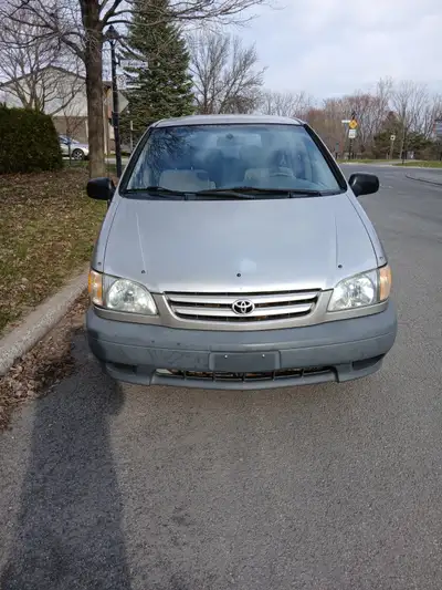 Toyota Sienna 2001 prix $2600 Camionnette très économe en carburant ! Excellente accélération Batter...
