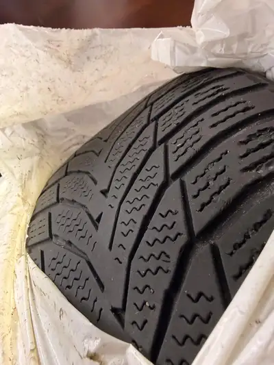 I’m selling Nexen 225/50/17 winter tires. It’s an urgent sale because I’m moving to another city.I’m...