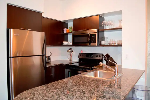 1 Bed + Den Condo in the Heart of Downtown Toronto - Hayden St in Long Term Rentals in City of Toronto - Image 7