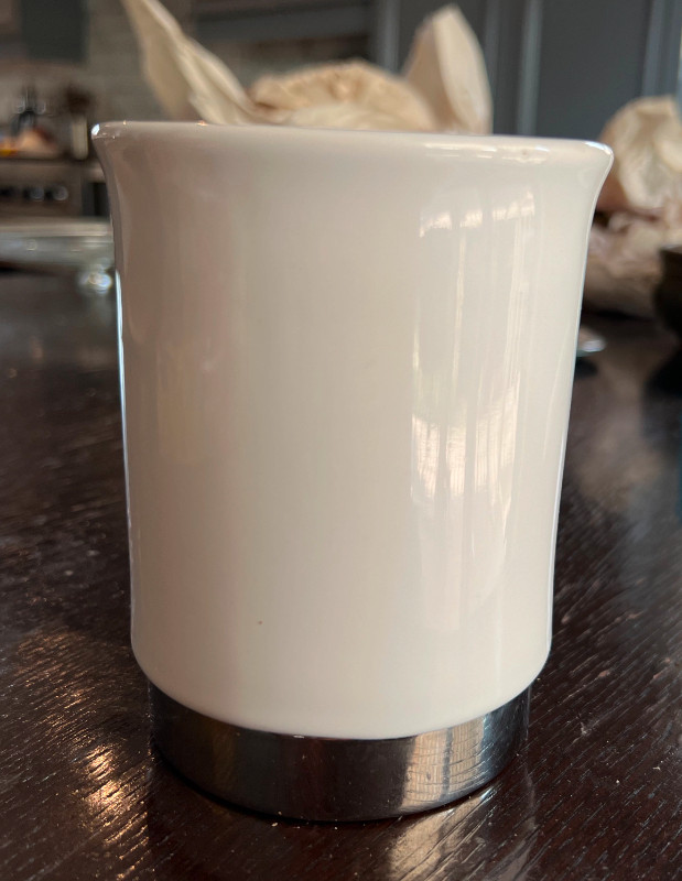 White Ceramic Utensil Holder in Kitchen & Dining Wares in Oakville / Halton Region