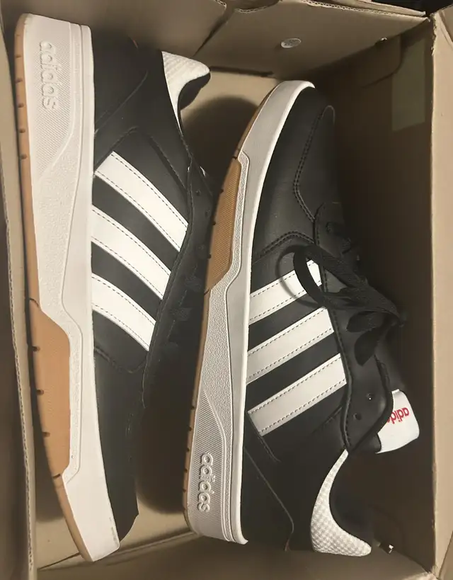 Men’s 11 Adidas CourtBeat in Men's Shoes in Kitchener / Waterloo - Image 2