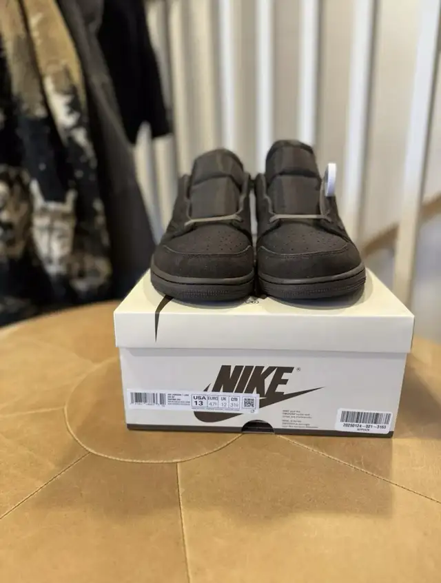 Jordan 1 Retro Low SP Travis Scott Velvet Brown  in Men's Shoes in Mississauga / Peel Region - Image 5