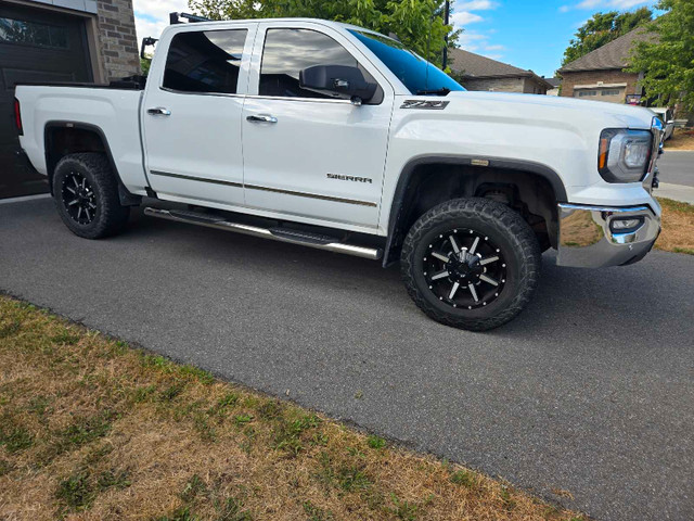 2018 GMC Sierra SLT in Cars & Trucks in Ottawa