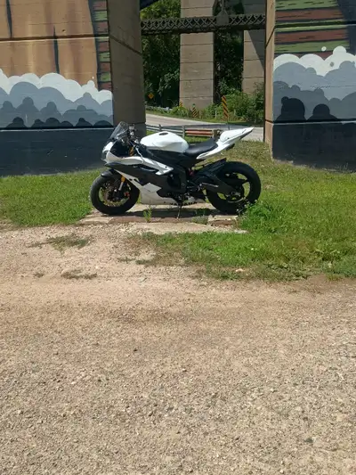 Nice R6. Just passed safety about 500 km ago. Everything is in good shape. Has new coils, plugs, tir...