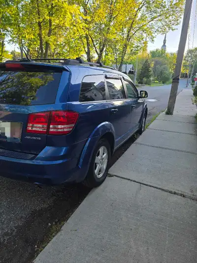 Dodge Journey 2010 en bon état. Raison de la vente : nous n’avons plus d’espace de stationnement. C’...