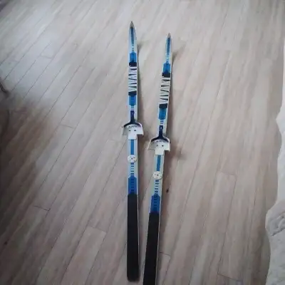 Ski fond cross country Vivant 150cm 40$ avec fixations, View more