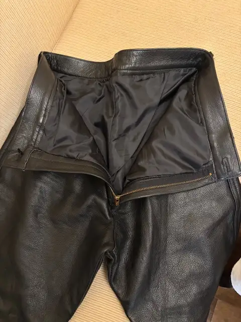 Full Grain Genuine Leather Pants Black High Rise in Women's - Bottoms in Barrie - Image 5