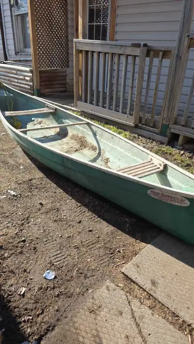12 foot canoe, rated for 2.5 motor. Great condition just needs a power wash. Stored in shed past 2 w...