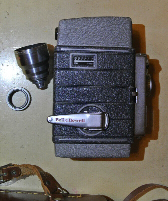 Vintage Bell and Howell 8mm Film Camera with telephoto and film dans Appareils photo et caméras  à Cambridge - Image 4