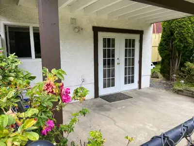 Cozy, Bright, fully furnished 2 bds with 1 bathroom suite in Gordon Head house. Separate and private...
