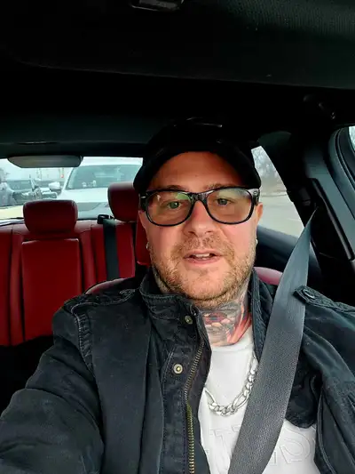 Hello , 42 year old male , clean quiet, looking for someone who has a medium to large room to rent i...