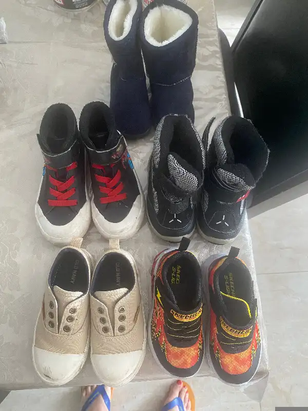 Kids shoes from 2 to 4 year old for boys (all brands ) in Multi-item in City of Montréal - Image 9
