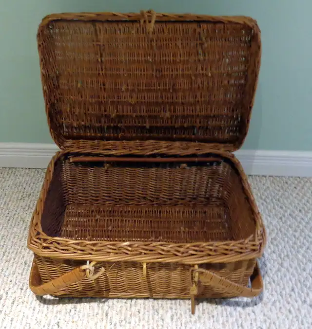 Wicker Picnic Basket64520010169601121