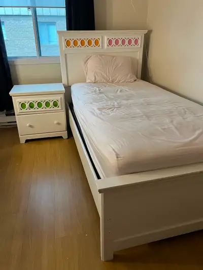 Lit blanc + table de chevet sans matelas couleur personnalisable, View more