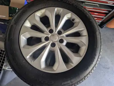 P235/60R18 Continental TruContact All Season Tires on Kia OEM Alloy Rims Bolt Pattern: 5 x 114.3mm (...