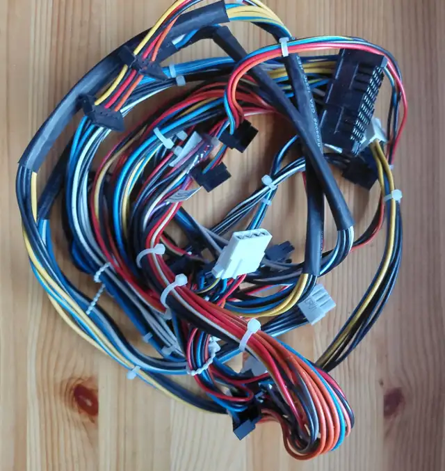 Computer Power Supply Unit 1100 Watts in System Components in City of Montréal - Image 5