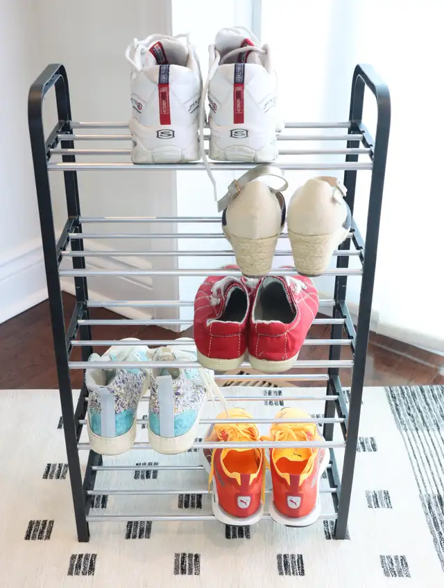 Compact Shoe Rack549315368327598081