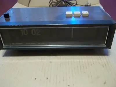 Vintage Transette Solid State FM-AM Flip Clock Radio, View more