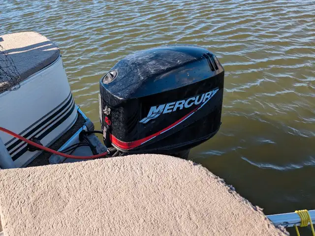 Pontoon boat + Tandem Axle trailer62863281884291123