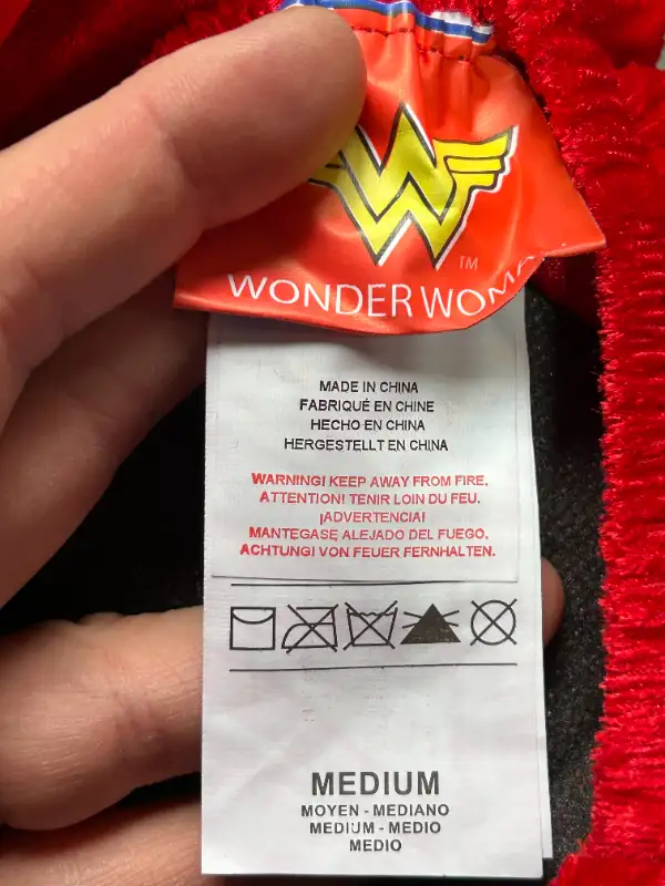 Rubie’s Secret Wishes Wonder Woman Costume - Medium in Costumes in Markham / York Region - Image 7