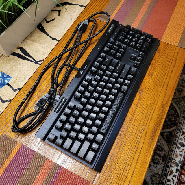 Corsair K70 RGB MK.2 Mechanical Gaming Keyboard — CHERRY® MX Red in Mice, Keyboards & Webcams in Mississauga / Peel Region - Image 4