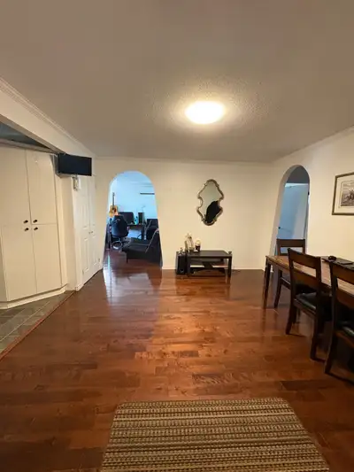 2 bedrooms available in a 3bedroom house $850 all inclusive! Parking available upon request Spacious...