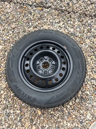 Selling my winter tires from 2019 dodge caravan 4 - Sailun ice blazer winter tires 225/65R17 4 - ste...