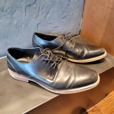Van Heusen Mens Black Memory Foam Dress Shoes Used in good shape. Size 10 Free delivery in GTA, From...