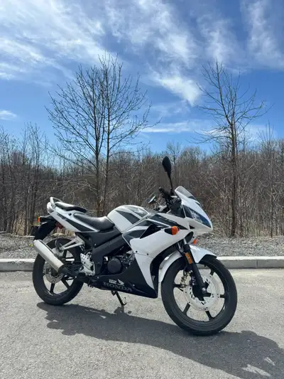 For Sale: 2007 Honda CBR125R – $1700 CAD Selling my 2007 Honda CBR125R in classic Black and White. T...