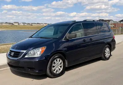 2008 Honda Odyssey in very good condition, with no mechanical issues. Perfect family van. Activ stat...